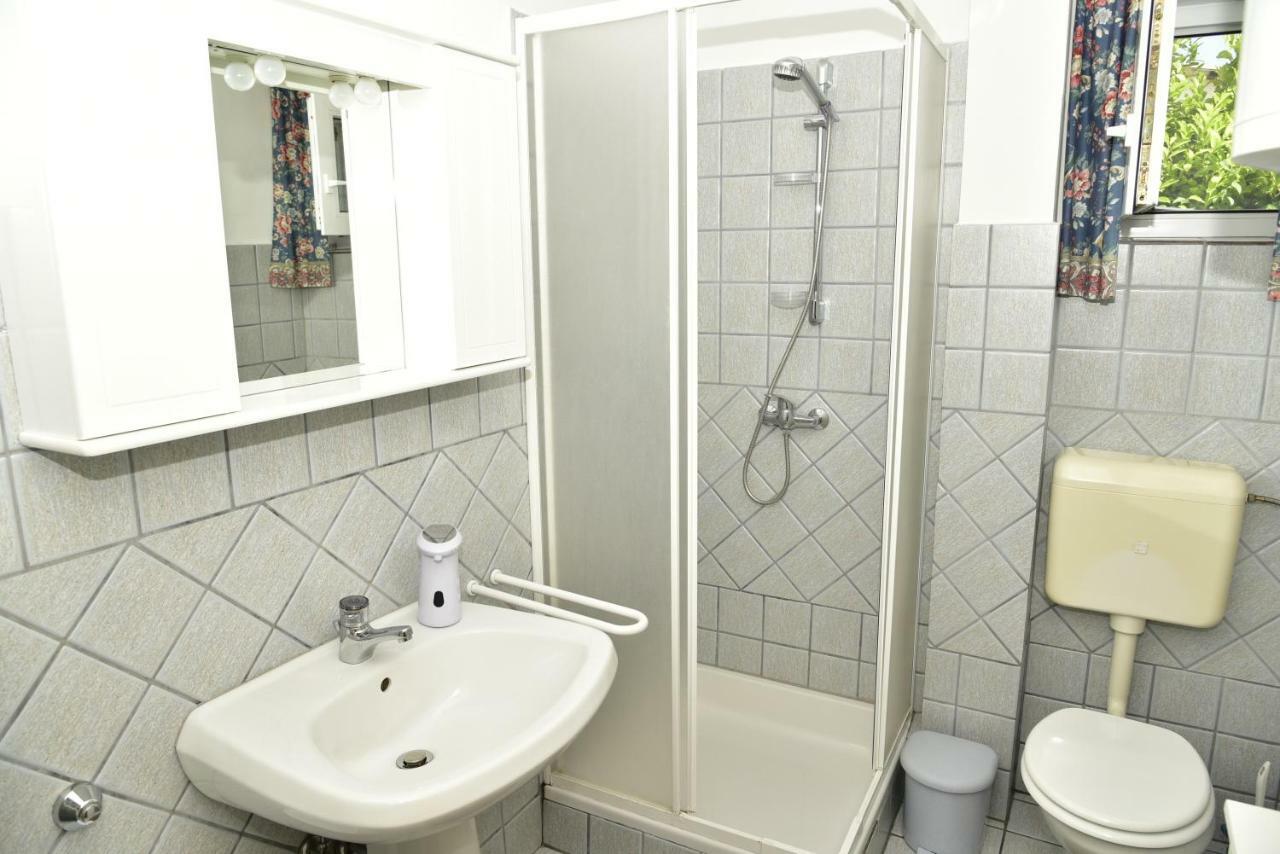 Apartment Blumen Oase Malinska Ngoại thất bức ảnh