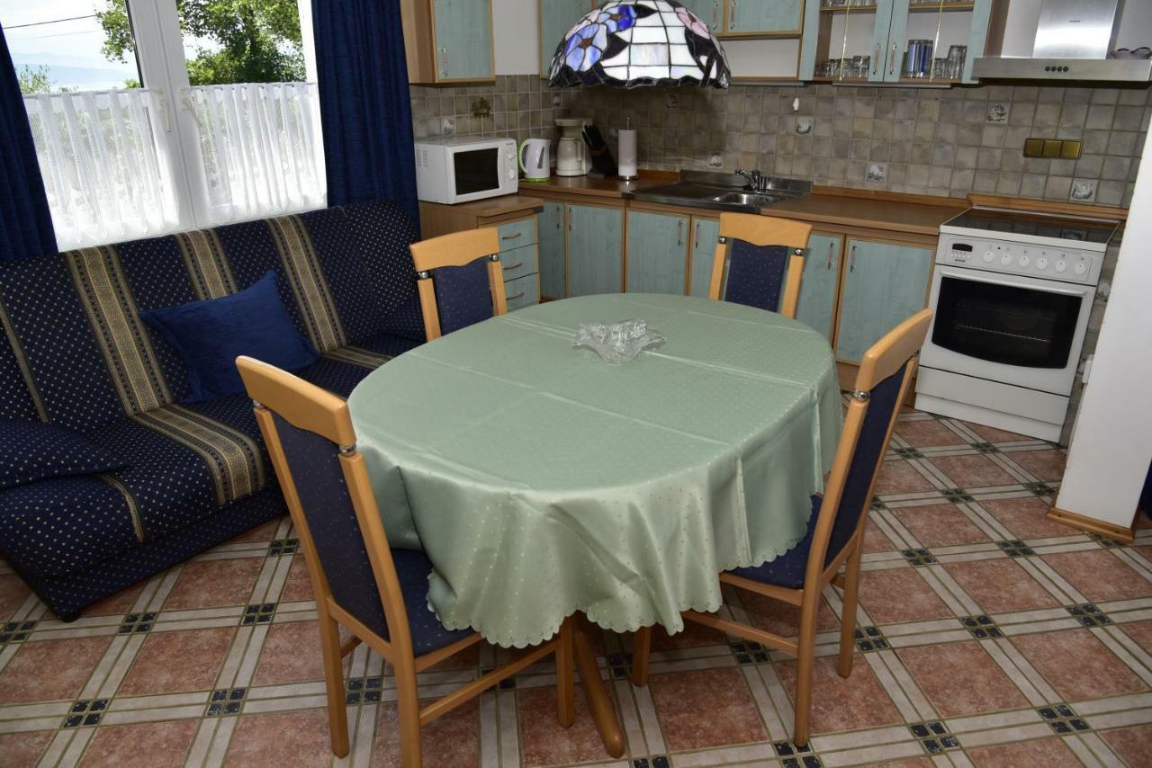 Apartment Blumen Oase Malinska Ngoại thất bức ảnh